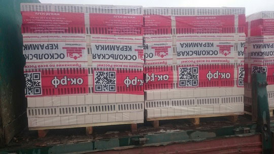 Погрузка лицевого кирпича производства Старооскольского кирпичного завода ОСМиБТ осуществляется в автомобильный и железнодорожный транспорт